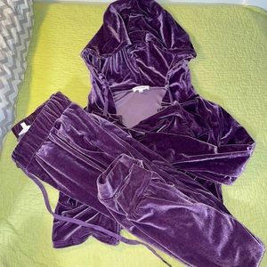 Super cute suede Better Be crop top sweatsuit